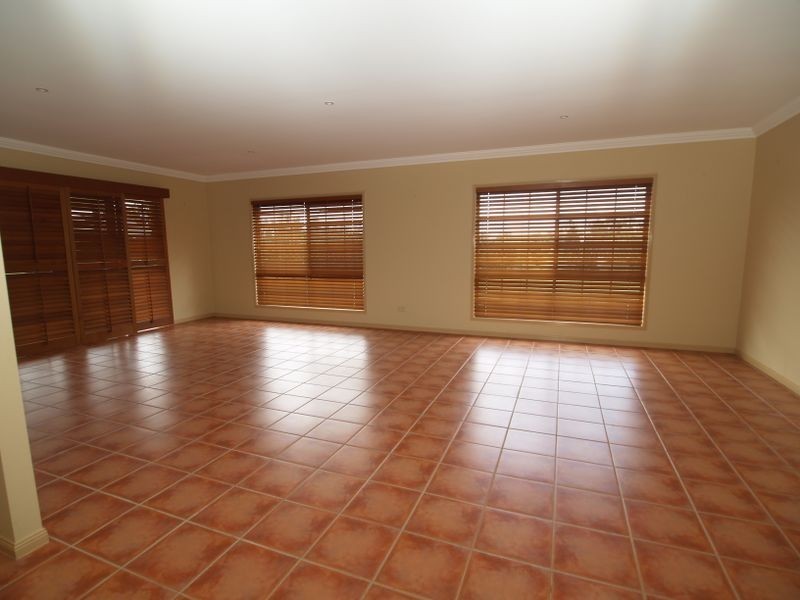 212 Rosia Road, Park Ridge QLD 4125