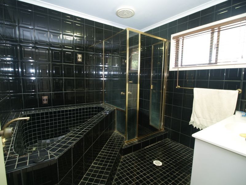 218 Rosia Road, Park Ridge QLD 4125