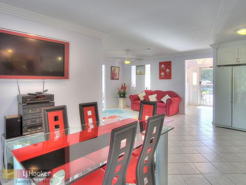 32 Lake Eyre Crescent, Parkinson QLD 4115