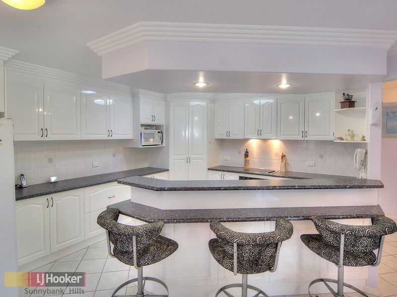 32 Lake Eyre Crescent, Parkinson QLD 4115