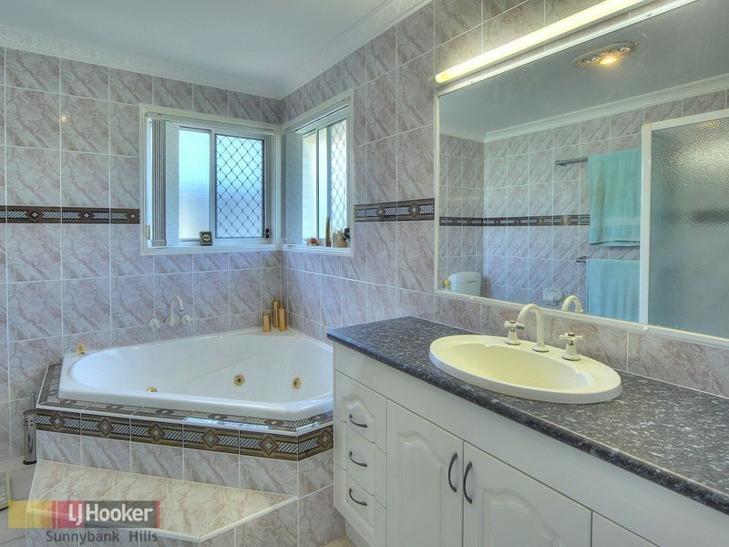 32 Lake Eyre Crescent, Parkinson QLD 4115