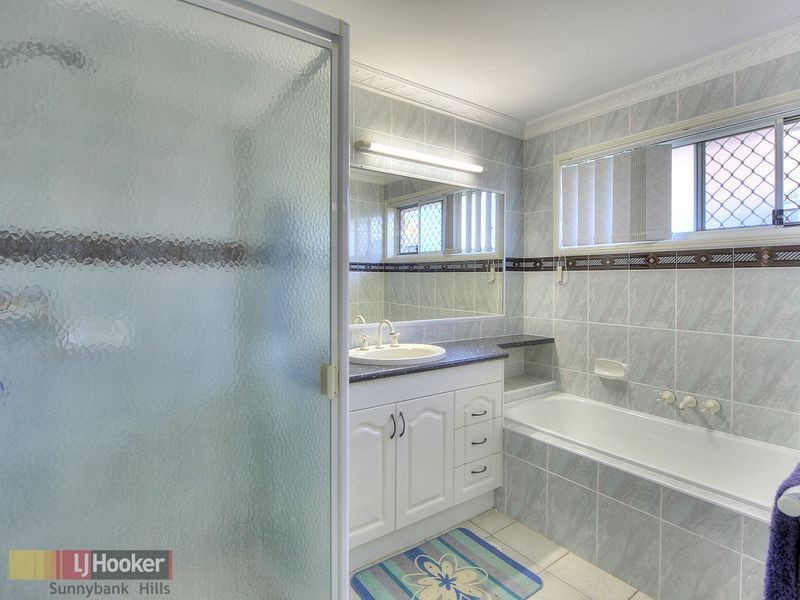 32 Lake Eyre Crescent, Parkinson QLD 4115