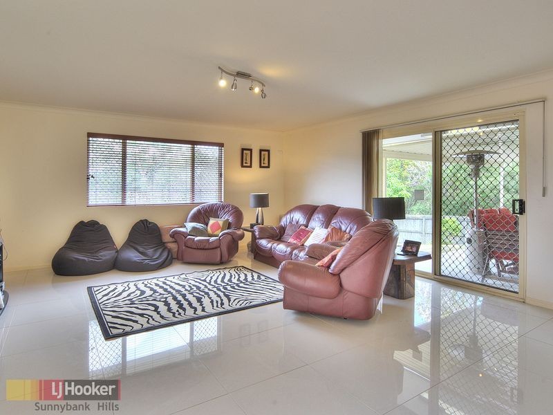 65 Honeysuckle Way, Calamvale QLD 4116