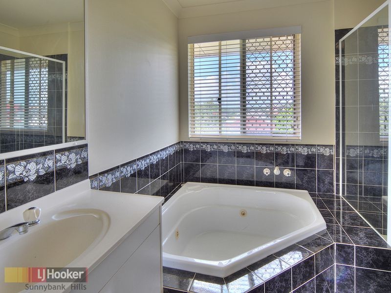 65 Honeysuckle Way, Calamvale QLD 4116