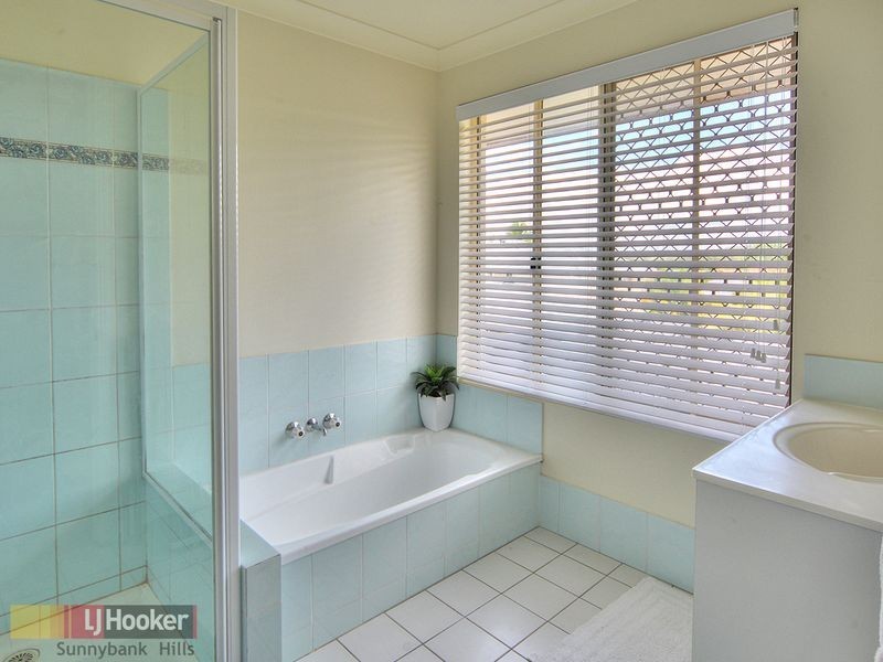 65 Honeysuckle Way, Calamvale QLD 4116