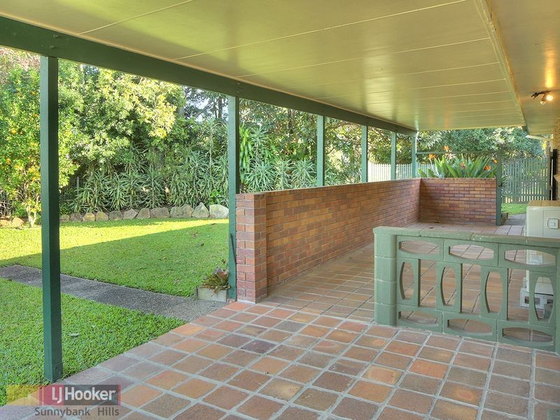 17 Bluegum Street, Macgregor QLD 4109