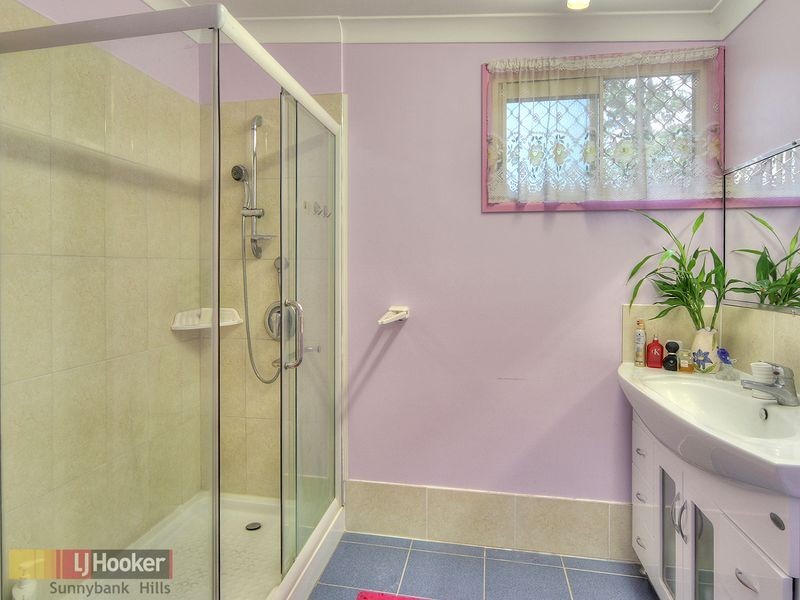12 Ashton Street, Kingston QLD 4114