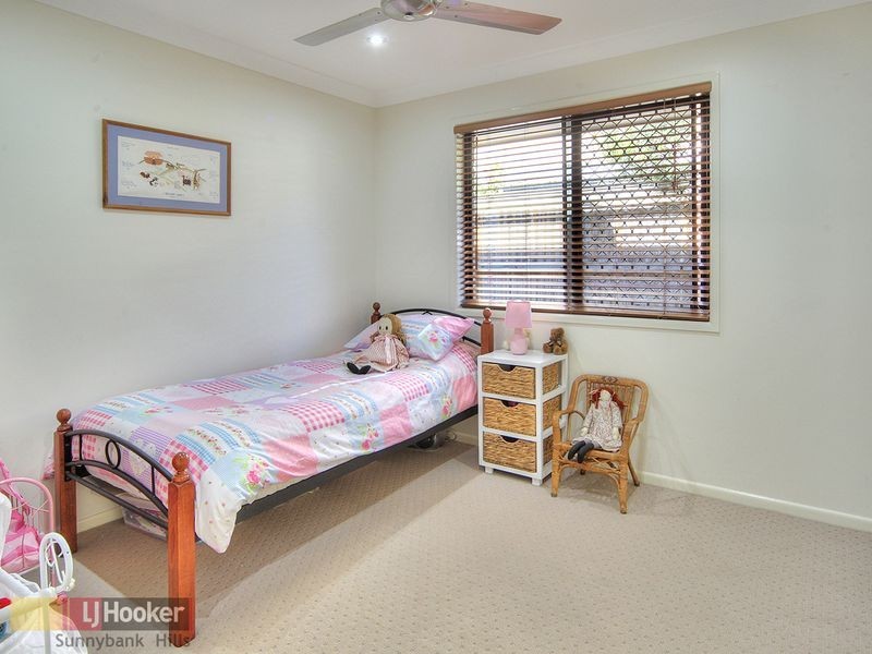 4 Glenelg Place, Parkinson QLD 4115