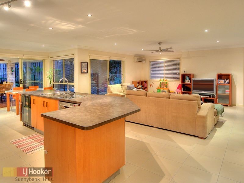 7 Barrington Place, Parkinson QLD 4115