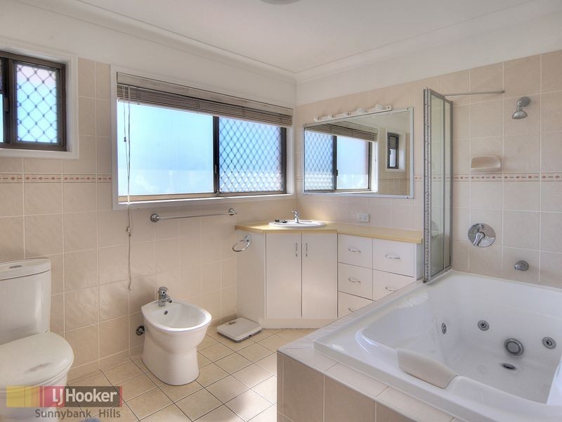 30 Fleetwood Street, Macgregor QLD 4109