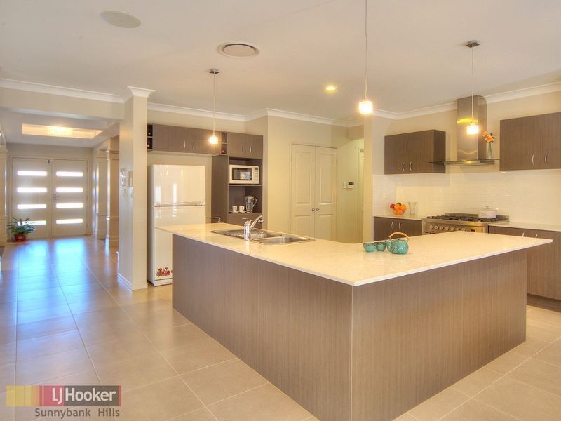 25 Azzure Street, Eight Mile Plains QLD 4113