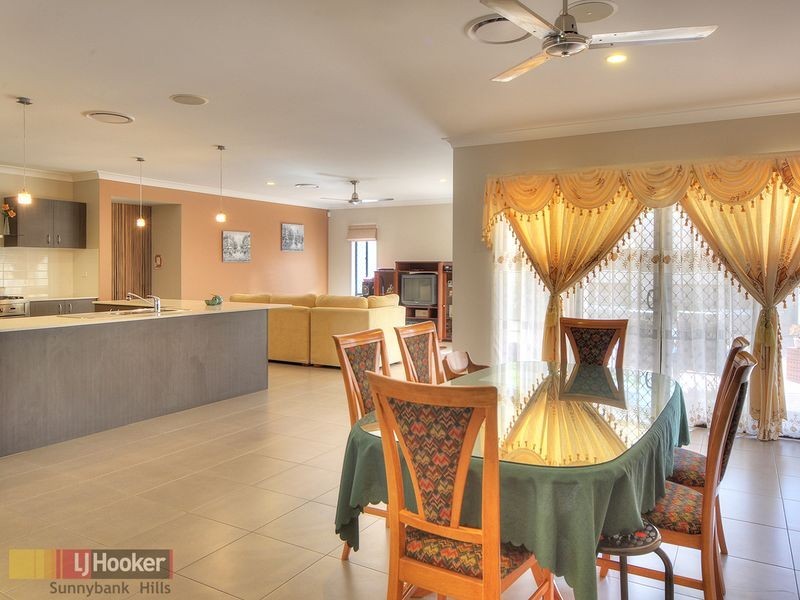 25 Azzure Street, Eight Mile Plains QLD 4113