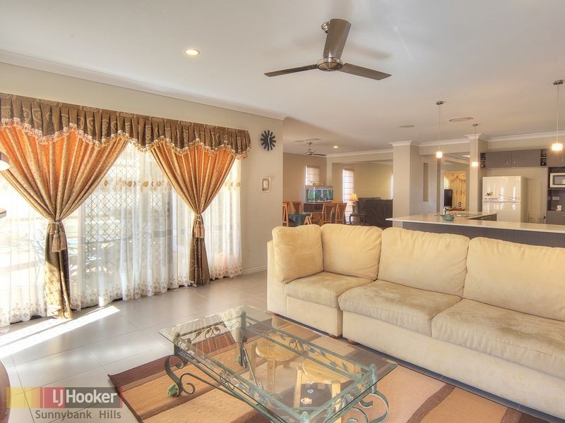 25 Azzure Street, Eight Mile Plains QLD 4113