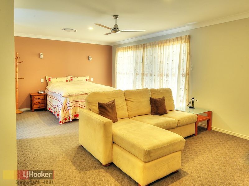 25 Azzure Street, Eight Mile Plains QLD 4113