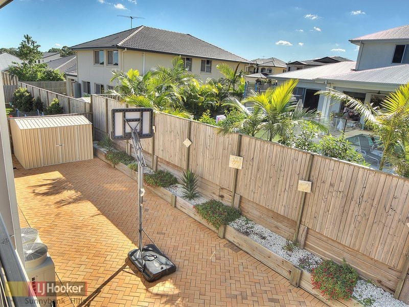 25 Azzure Street, Eight Mile Plains QLD 4113