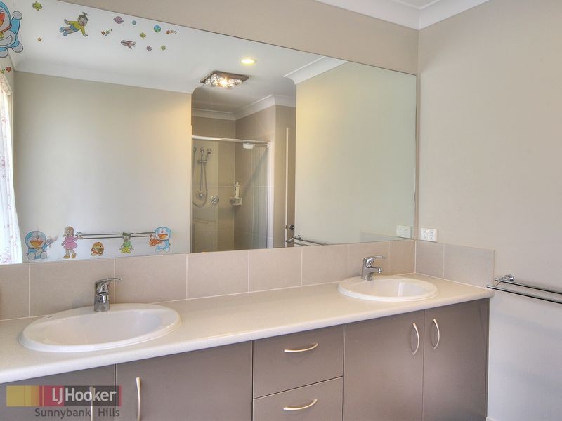 25 Azzure Street, Eight Mile Plains QLD 4113