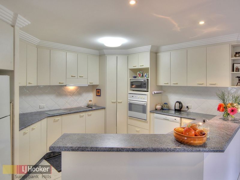 8 Chestnut Place, Calamvale QLD 4116