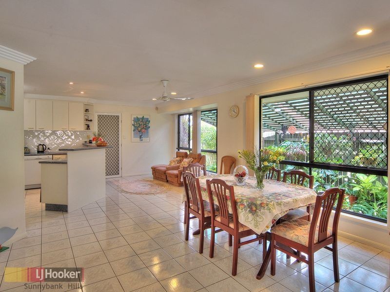 8 Chestnut Place, Calamvale QLD 4116