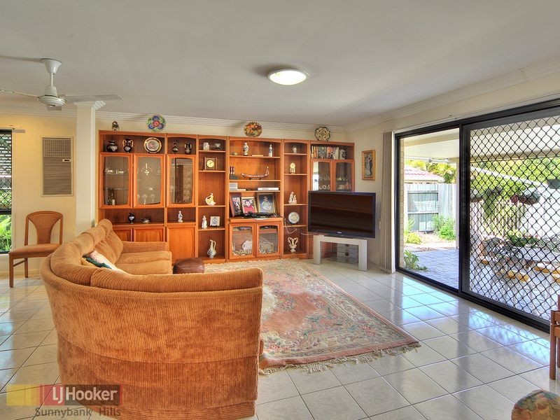 8 Chestnut Place, Calamvale QLD 4116