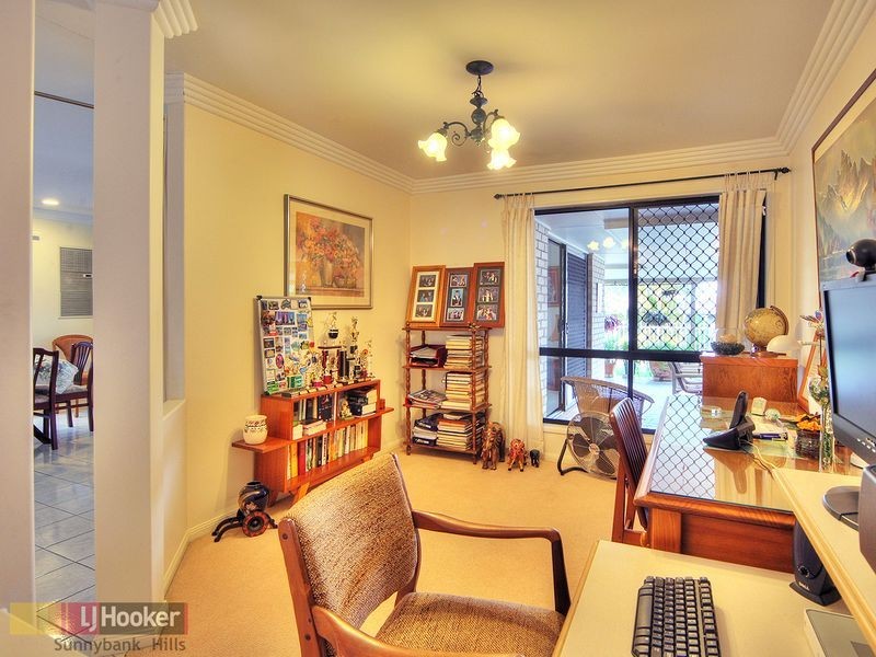 8 Chestnut Place, Calamvale QLD 4116