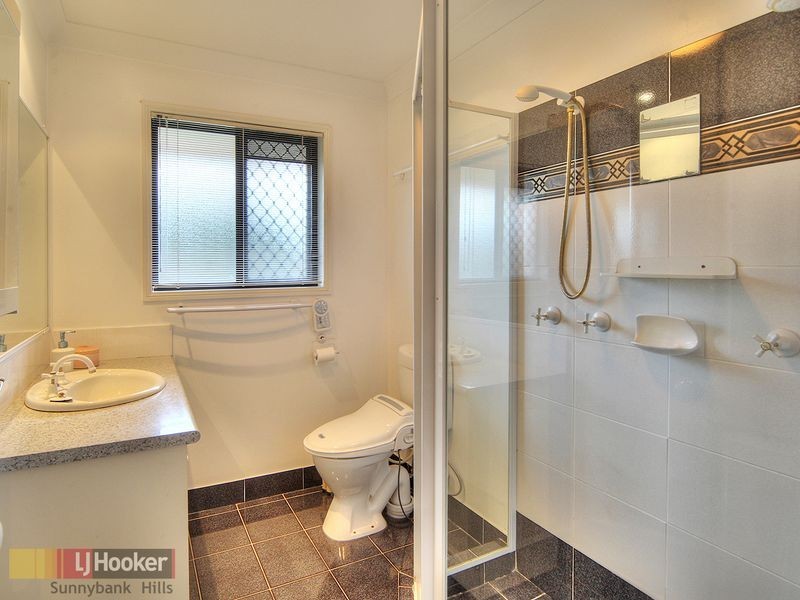 8 Chestnut Place, Calamvale QLD 4116