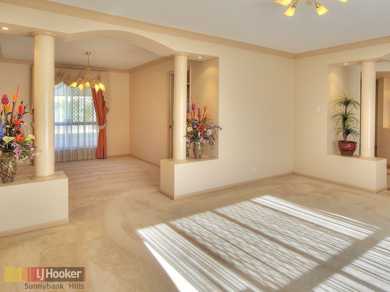 33 The Parkway, Stretton QLD 4116