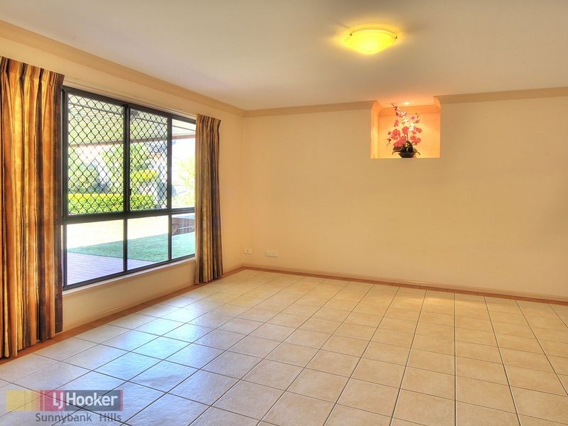 33 The Parkway, Stretton QLD 4116