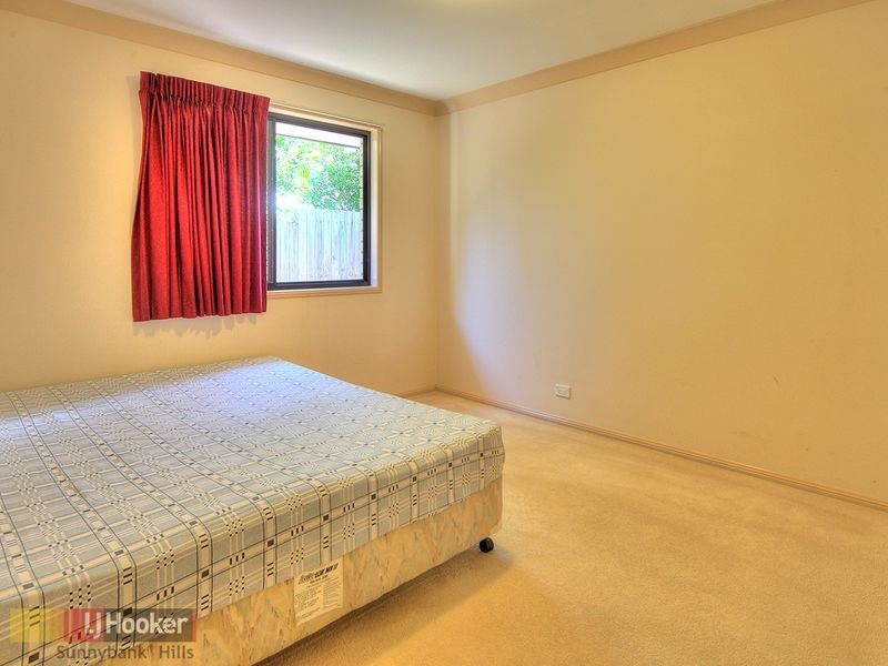 33 The Parkway, Stretton QLD 4116