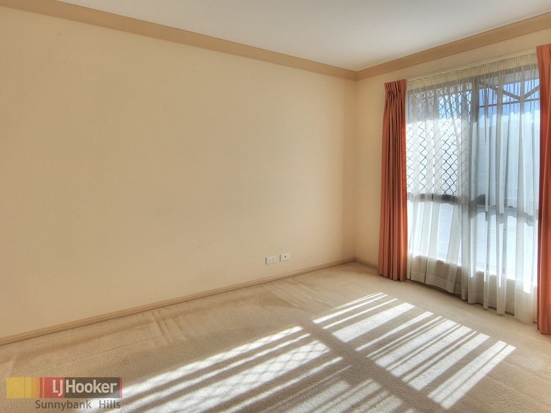 33 The Parkway, Stretton QLD 4116