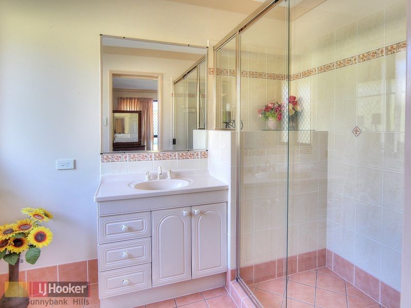 33 The Parkway, Stretton QLD 4116