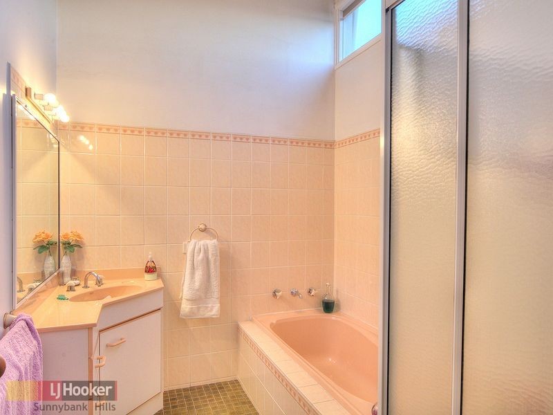 26 Parnassus Street, Robertson QLD 4109