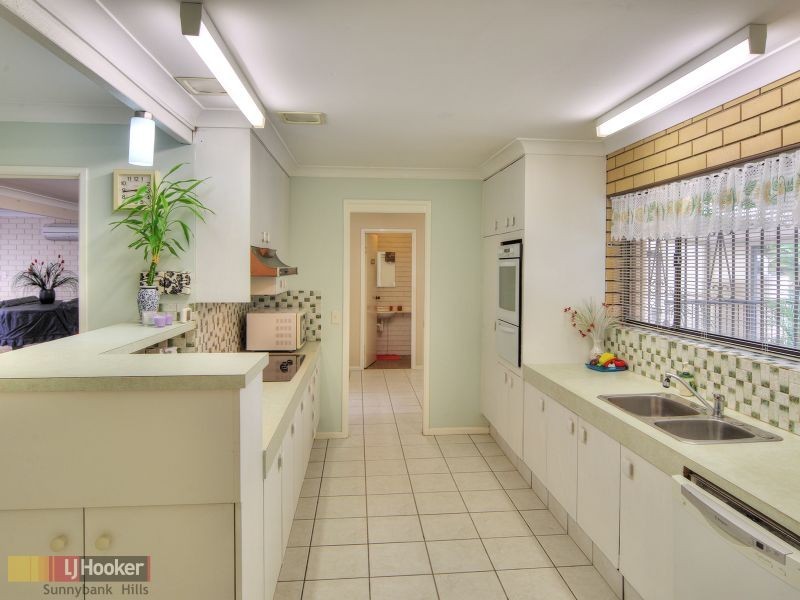 16 Cressbrook Street, Eight Mile Plains QLD 4113