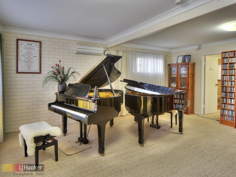 16 Cressbrook Street, Eight Mile Plains QLD 4113