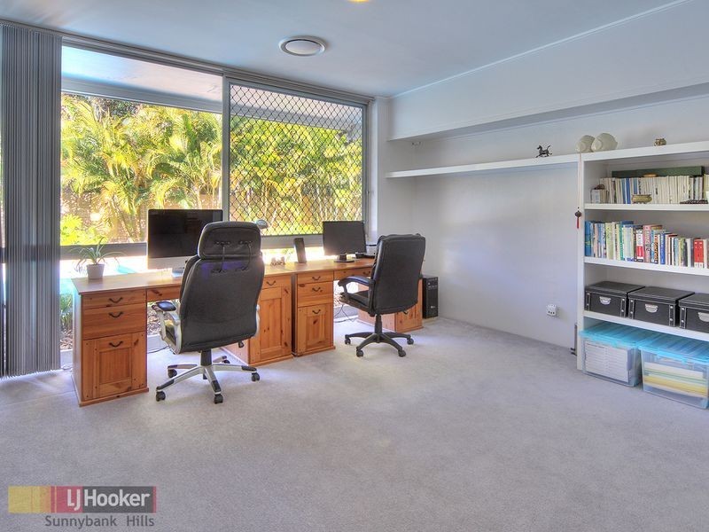 30 Dunstable Street, Macgregor QLD 4109