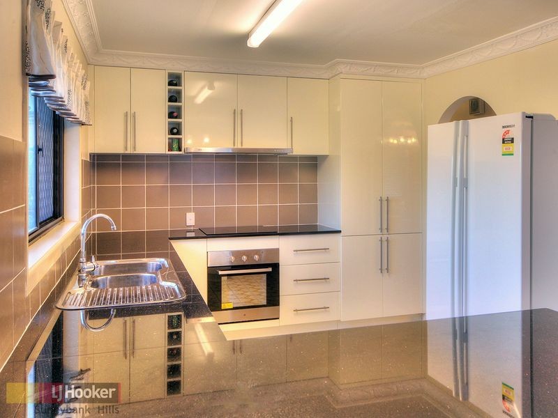 8 Whitehall Street, Macgregor QLD 4109