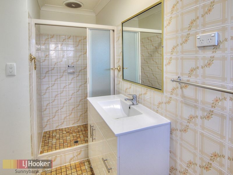 8 Whitehall Street, Macgregor QLD 4109