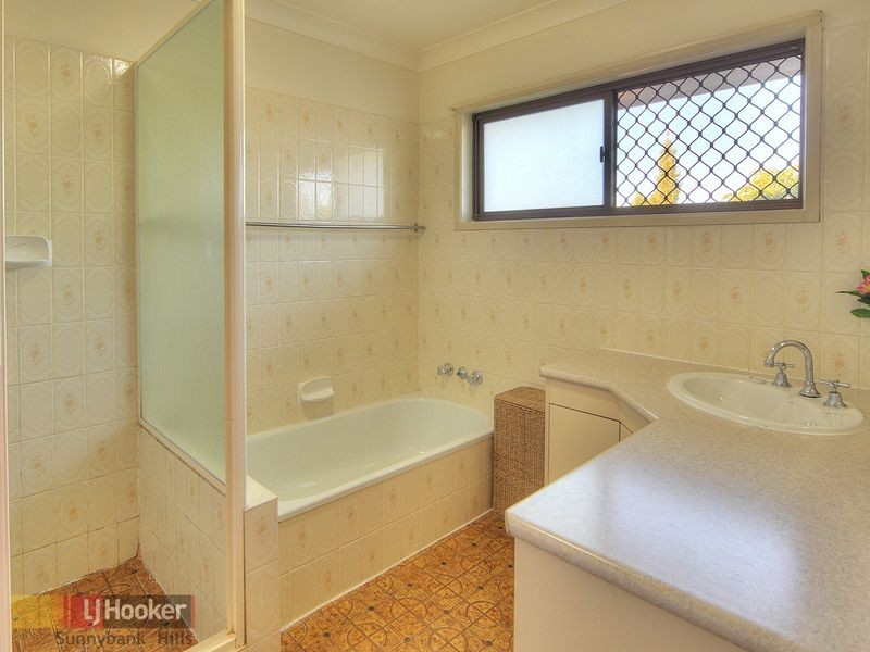 8 Whitehall Street, Macgregor QLD 4109