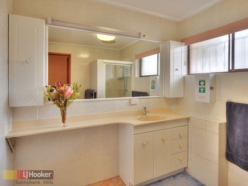 12 Parnassus Street, Robertson QLD 4109