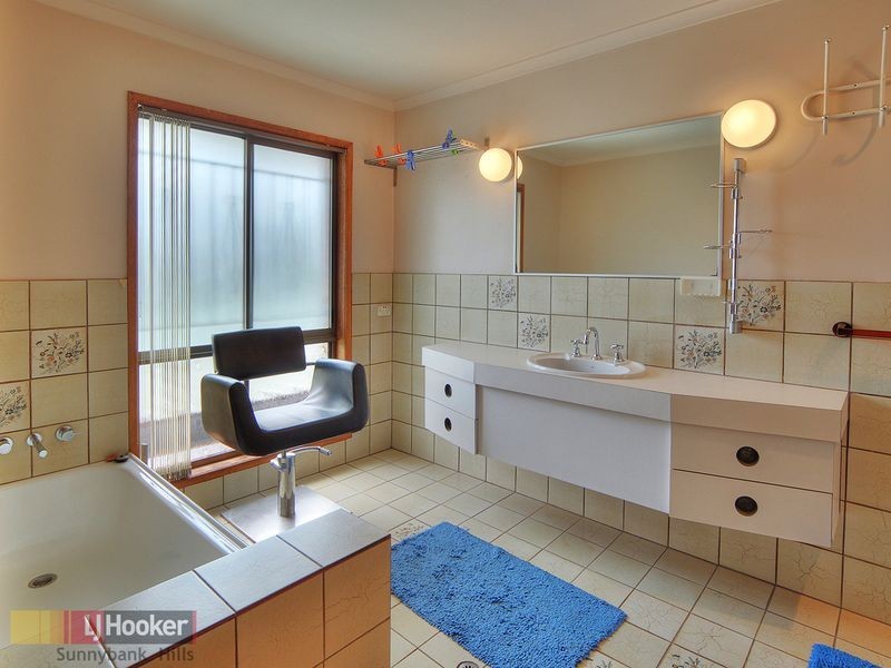 12 Parnassus Street, Robertson QLD 4109