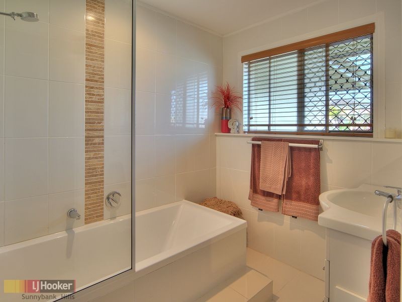 11 Le Grand Street, Macgregor QLD 4109