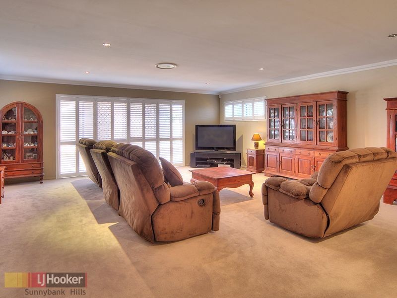 15 Hanrahan Street, Robertson QLD 4109