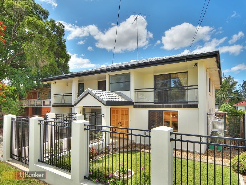 8 Bettina Street, Macgregor QLD 4109