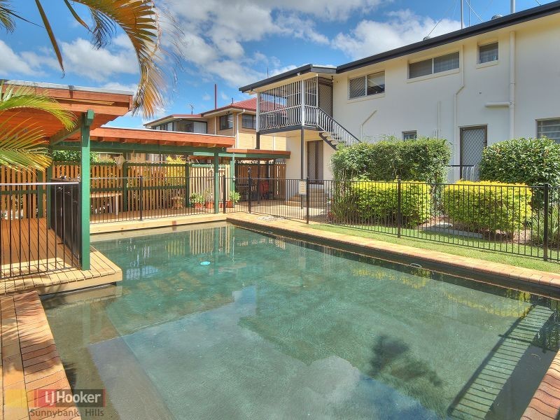 8 Bettina Street, Macgregor QLD 4109