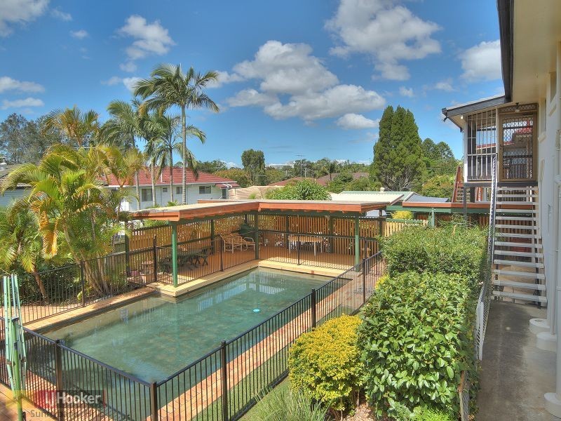 8 Bettina Street, Macgregor QLD 4109