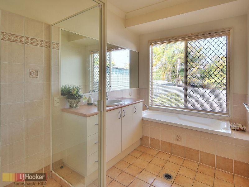 11 Strathaird Place, Parkinson QLD 4115
