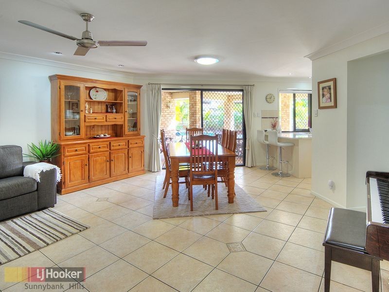 4 Glenelg Place, Parkinson QLD 4115