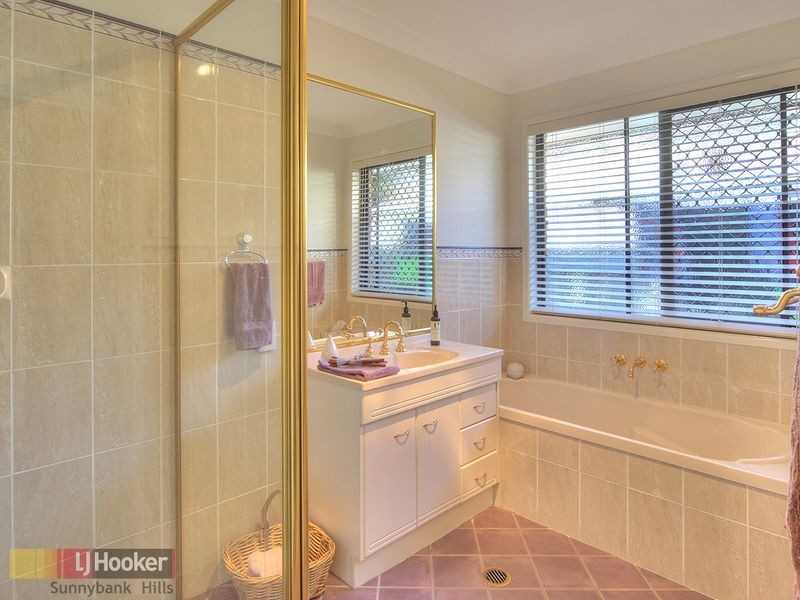 4 Glenelg Place, Parkinson QLD 4115