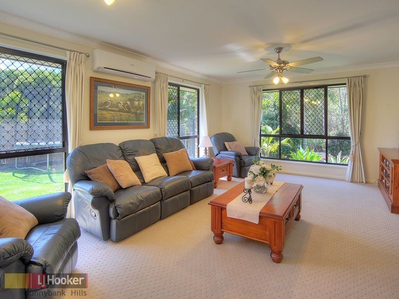 4 Glenelg Place, Parkinson QLD 4115