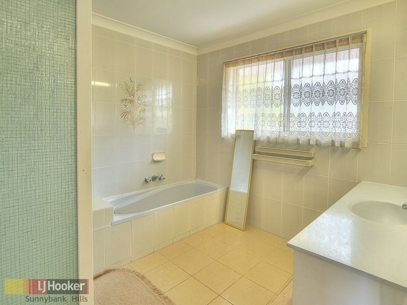 49 Maywood Crescent, Calamvale QLD 4116