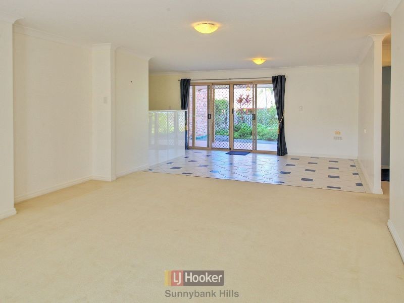 1/70 Delfin Drive, Macgregor QLD 4109